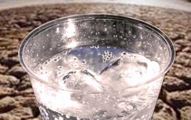 Hoy 700 millones de personas procedentes de 43 países diferentes sufren escasez de agua En 2025, 1.800 millones de personas vivirán en países o regiones con escasez absoluta de agua En 2030 la escasez de agua en áreas áridas provocará el desplazamiento de entre 24 y 700 millones de personas La escasez de agua afecta [&hellip;]