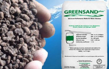 La arena verde es un medio color morado-negro usado para remoción de hierro, manganeso y sulfuro de hidrogeno del agua. También puede remover radio y arsénico. Es procesada con minerales de glauconita y zeolita. Está fabricado bajo las normas americanas ANSI/NSF Estándar 61 para componentes en tratamiento de agua potable. Instalaciones 100% Garantizadas